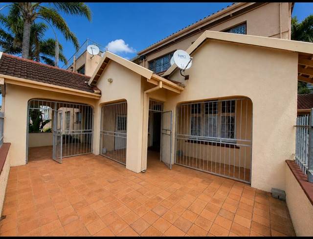 2 BEDROOM APARTMENT FOR SALE IN MARGATE BEACH